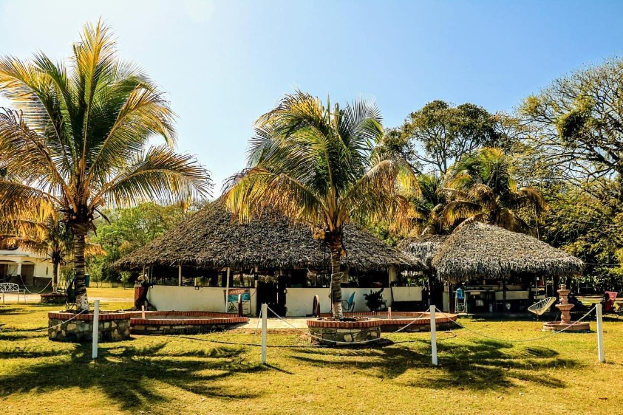 Hotel Y Restaurante El Texano Tamasopo Luaran gambar